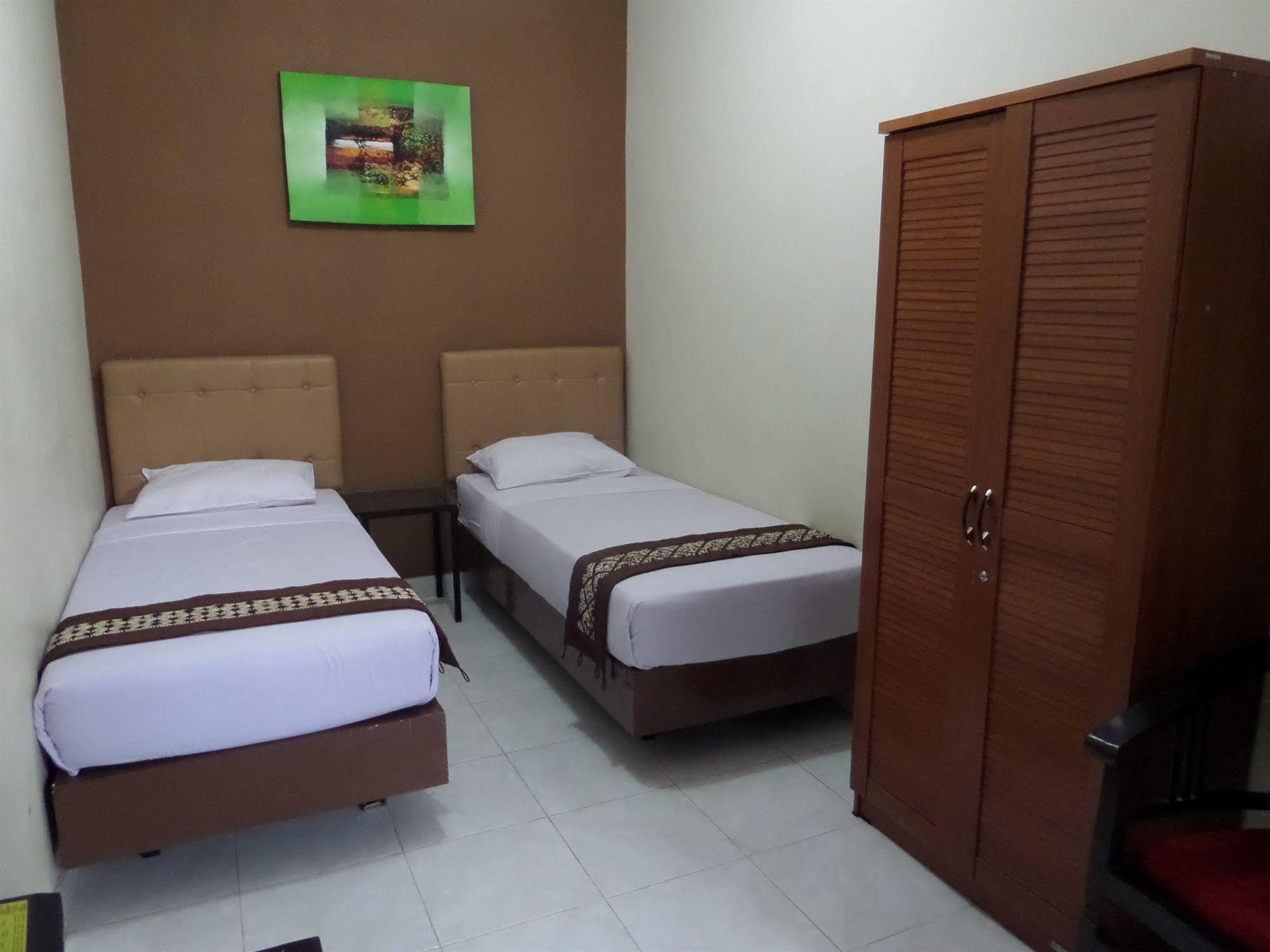 Hotel Oyo 198 Emdi House Seturan Melati Exterior foto
